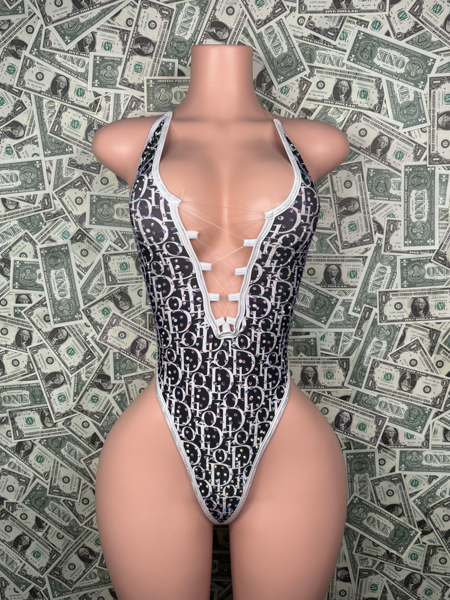 V Cut - One Piece